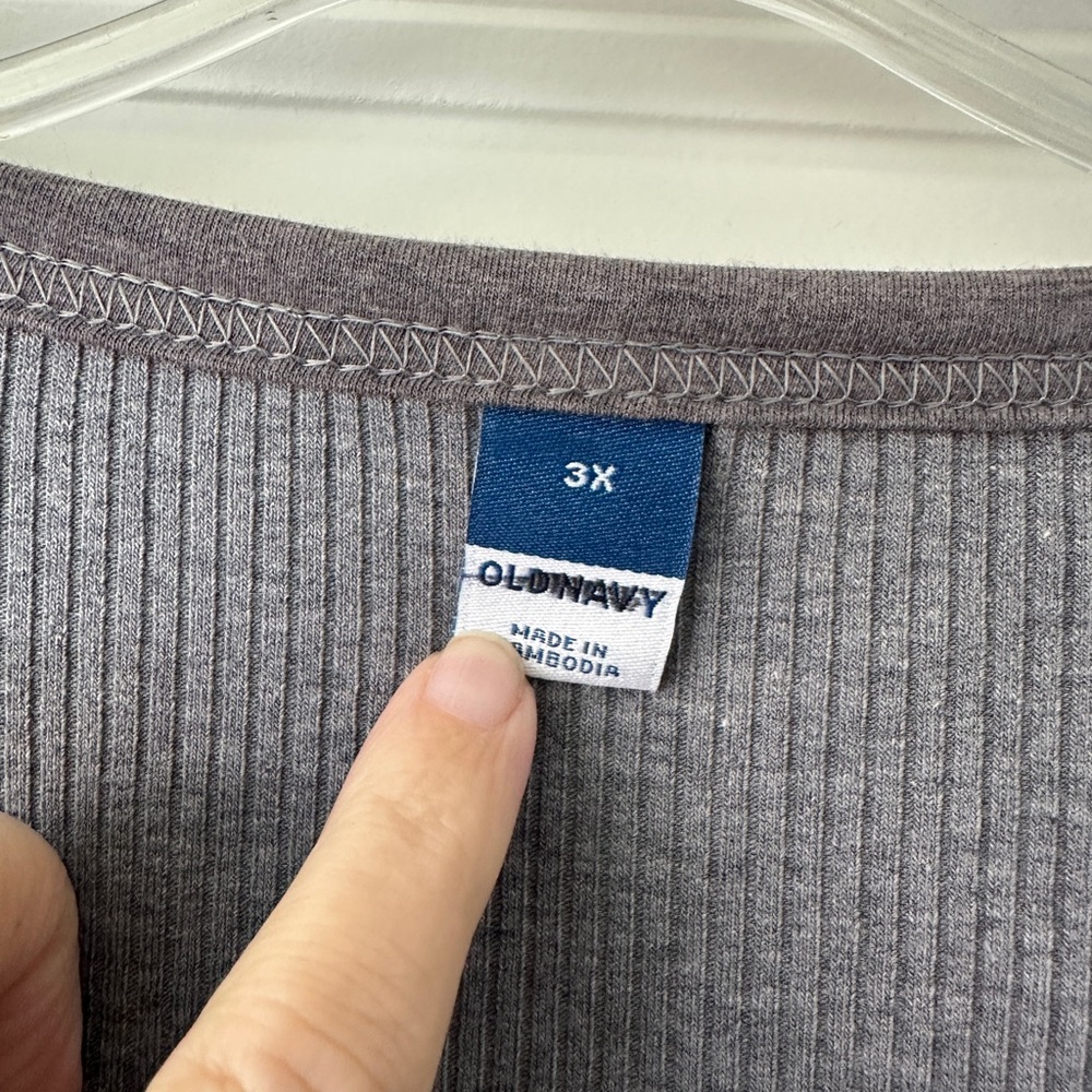 New Old Navy Womens‎ Gray Ribbed Long Sleeve Henley V Neck Button Top NWOT - Picture 4 of 5